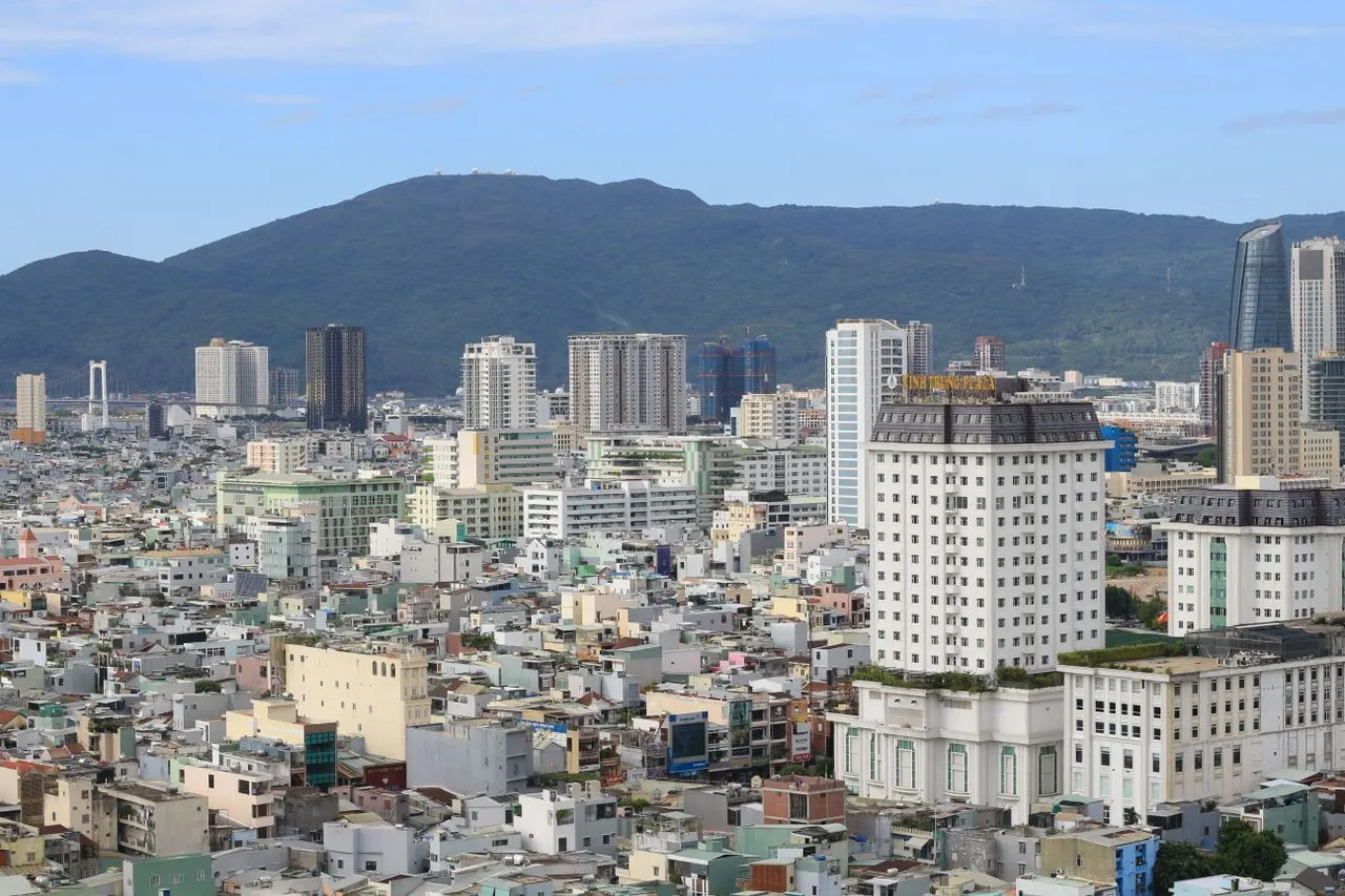 Skyline đô thị Việt Nam nhìn từ trên cao, minh họa thị trường bất động sản đô thị