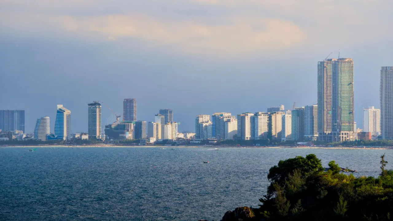 Skyline căn hộ cao tầng ven biển Đà Nẵng, khu vực nhiều dự án Sun Group đang triển khai