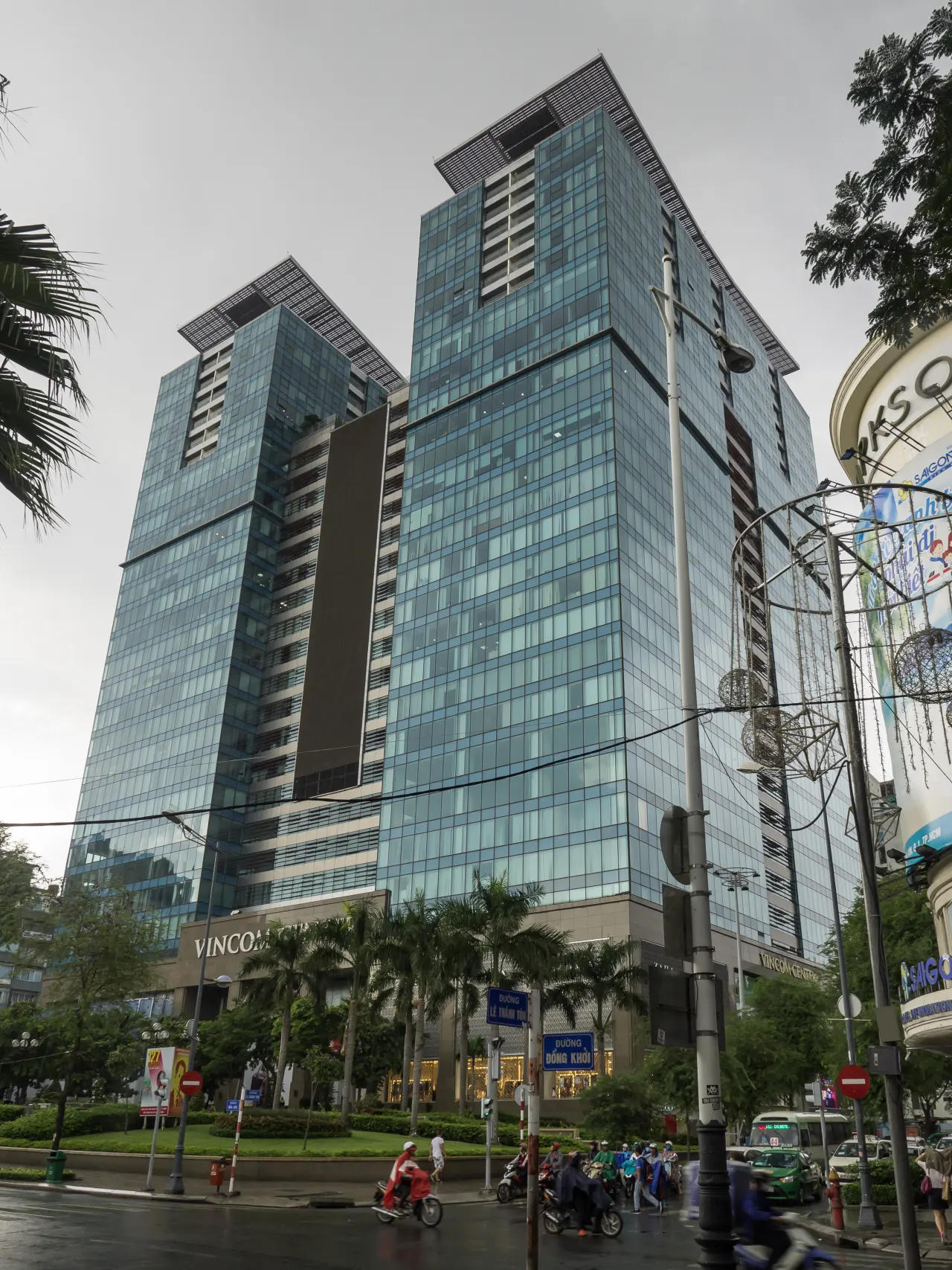 Tòa nhà Vincom Center tại giao lộ Đồng Khởi, Quận 1, TP.HCM