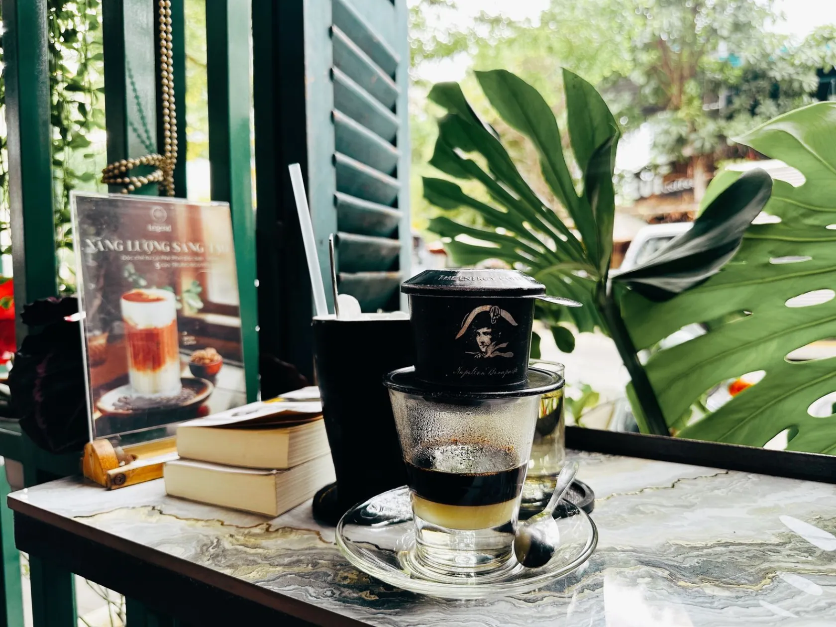 Checkin Đà Nẵng Ít Người Biết: Quán Cafe Trong Hẻm