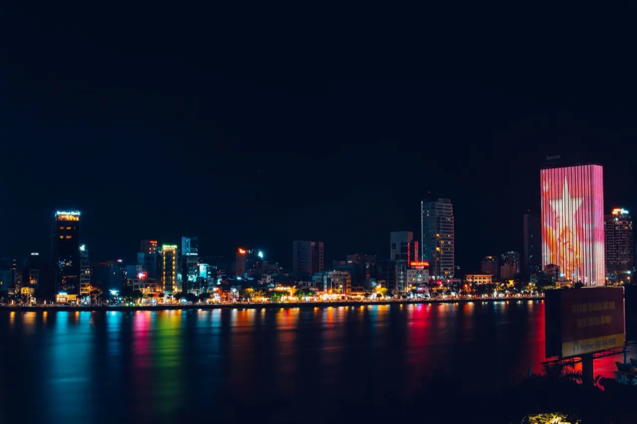 Skyline sông Hàn nhìn từ khu trung tâm Đà Nẵng