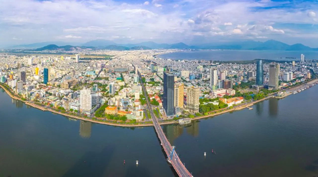 Toàn cảnh trung tâm thành phố Đà Nẵng nhìn từ trên cao