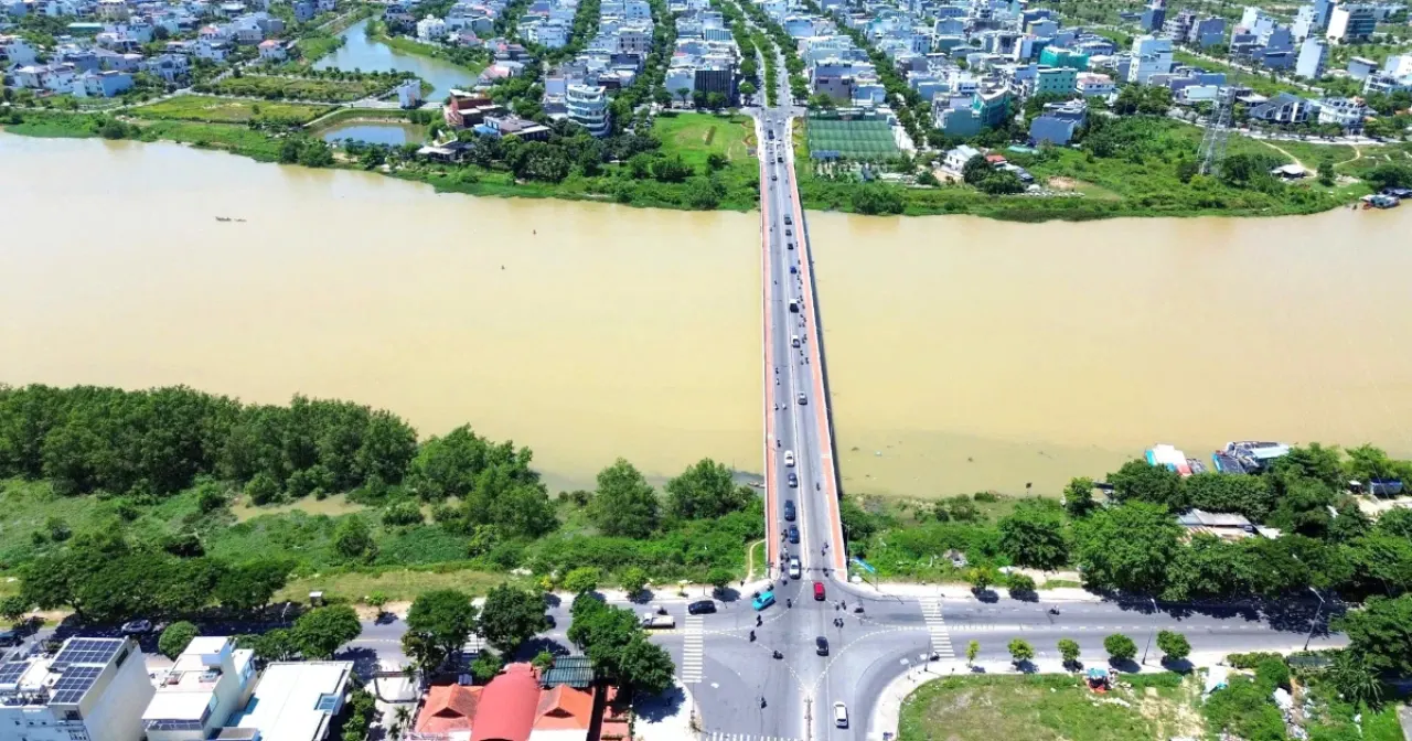 Cầu Hoà Xuân nhìn từ trên cao, nơi sắp xây cụm nút giao 1.378 tỷ đồng