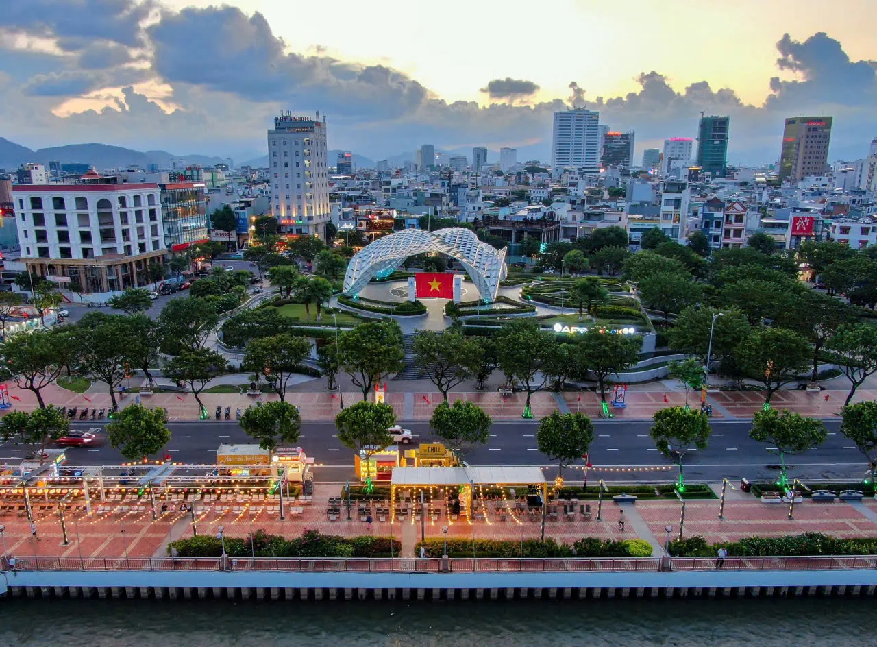 Công viên APEC bên sông Hàn, trung tâm hành chính Đà Nẵng